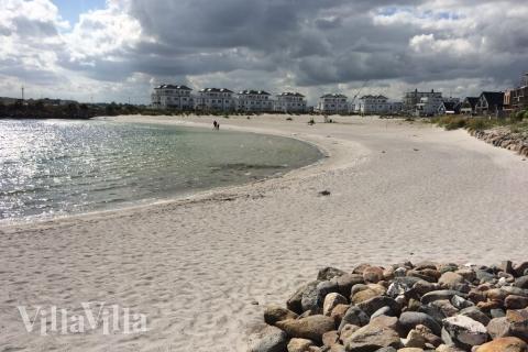 Den vackra stranden i närheten av lyxhus 704 vid Tyskland.