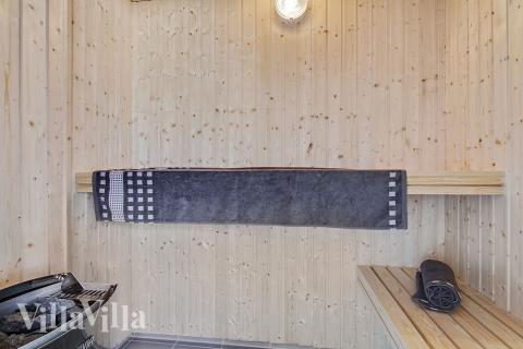 Njut av bastuvärmen i lyxstuga nr 705 för 22 personer