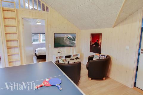 Aktivitetsrum i lyxstuga nr 708 med 5 sovrum och plats för 12 personer.