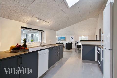 Köket i lyxstuga nr 708 är utrustat så att ni kan laga mat till 12 personer.