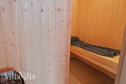 Njut av bastuvärmen i lyxstuga nr 708 för 12 personer