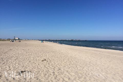 Stranden i närheten av lyxhus 708.