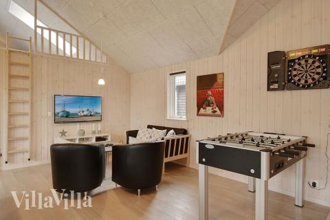 Aktivitetsrum i lyxstuga nr 709 med 6 sovrum och plats för 16 personer.