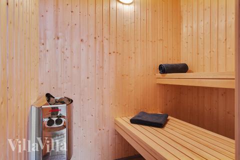 Njut av bastuvärmen i lyxstuga nr 709 för 16 personer