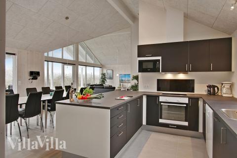 Köket i lyxstuga nr 709 är utrustat så att ni kan laga mat till 16 personer.