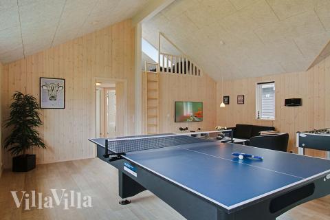 Aktivitetsrum i lyxstuga nr 711 med 6 sovrum och plats för 16 personer.