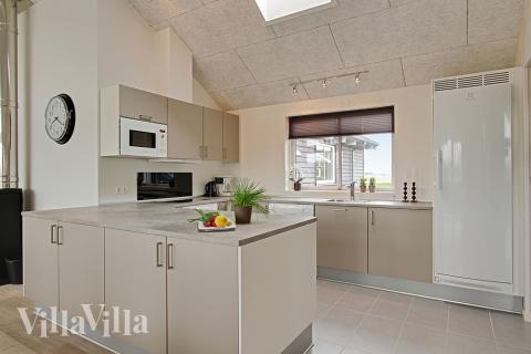 Köket i lyxstuga nr 711 är utrustat så att ni kan laga mat till 16 personer.