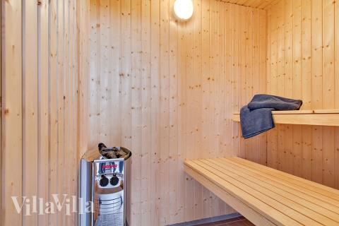 Njut av bastuvärmen i lyxstuga nr 712 för 18 personer