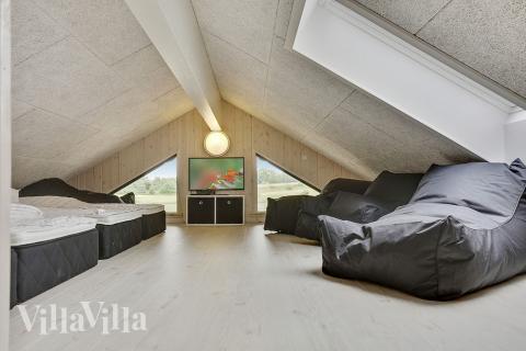 Några av de 20 sovplatserna finns på loftet i lyxstuga nr 393