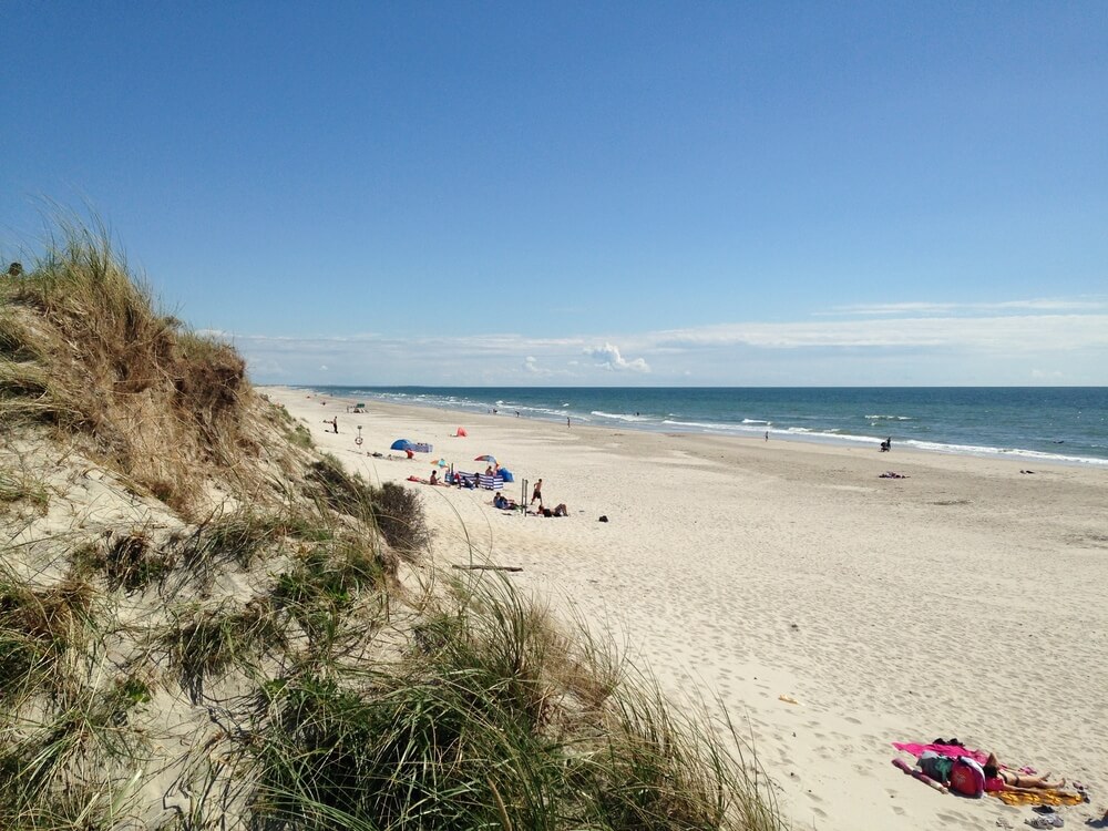 Den vackra stranden i närheten av lyxhus 393 vid Vestjylland.