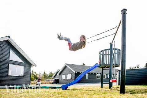 Förutom de många timmar som du kan tillbringa i stugans poolavdelning erbjuder lyxstuga 393 även många utomhusaktiviteter