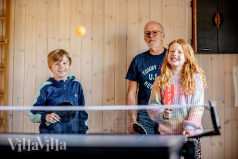 Tävla i sommarhusets aktivitetsrum när ni besöker lyxhus nr 393 i Vestjylland.