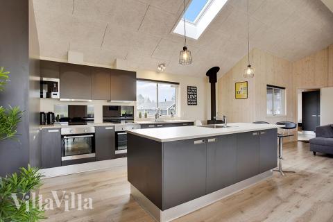 Köket i lyxstuga nr 395 är utrustat så att ni kan laga mat till 20 personer.