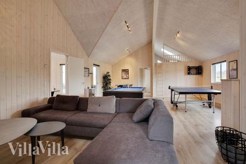 Aktivitetsrum i lyxstuga nr 395 med 8 sovrum och plats för 20 personer.