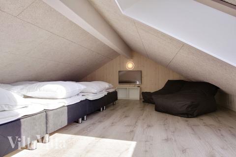 Några av de 16 sovplatserna finns på loftet i lyxstuga nr 713