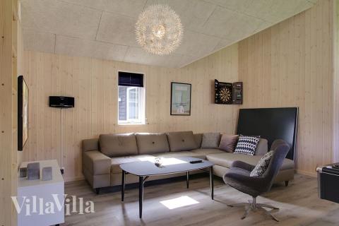 Aktivitetsrum i lyxstuga nr 713 med 6 sovrum och plats för 16 personer.