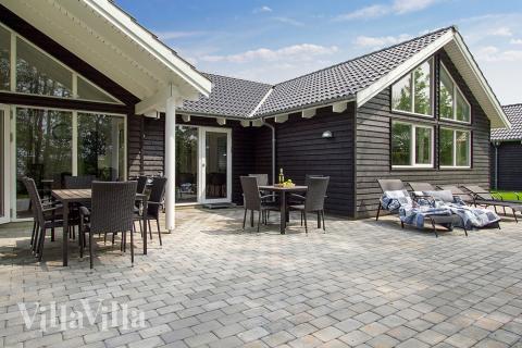 Njut av en grillkväll på terrassen i lyxstuga nr 713 i Tyskland