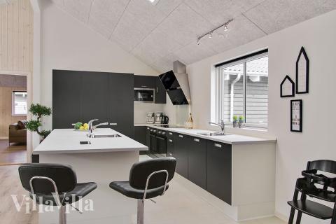 Köket i lyxstuga nr 714 är utrustat så att ni kan laga mat till 24 personer.