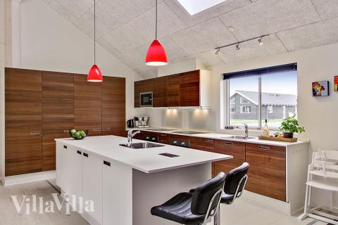 Köket i lyxstuga nr 715 är utrustat så att ni kan laga mat till 20 personer.