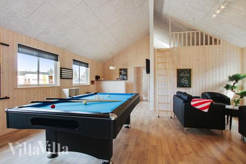 Tävla i sommarhusets aktivitetsrum när ni besöker lyxhus nr 399 i Vestjylland.