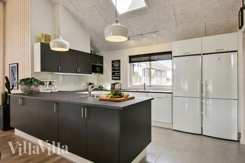 Köket i lyxstuga nr 399 är utrustat så att ni kan laga mat till 18 personer.