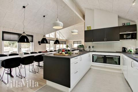 Köket i lyxstuga nr 399 är generöst inrett.