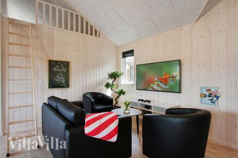 Lyxstuga 399 för 18 personer har ett stort aktivitetsrum med bl.a. biljard och dart