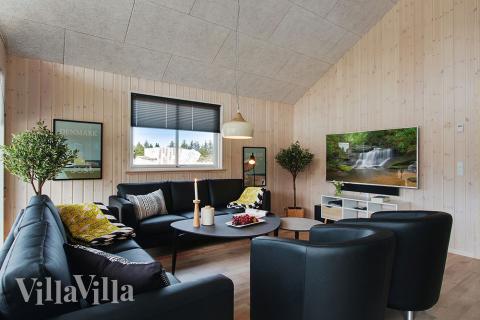 Det stora ljusa vardagsrummet i lyxstuga nr 399 för 18.