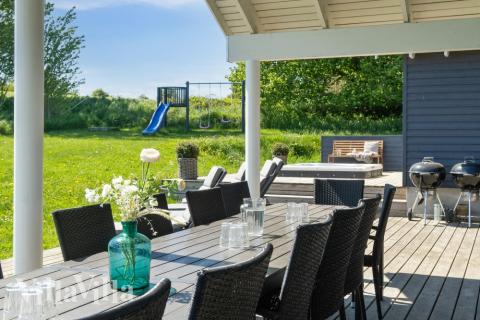 Stor terrass i lyxstuga nr 397 i Nordsjälland.