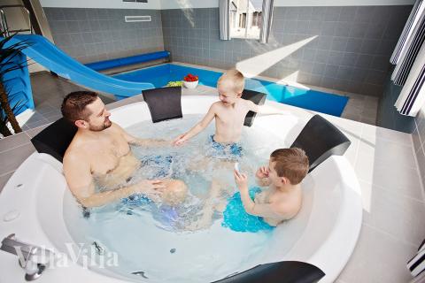 Njut av spabadets värme i lyxstuga nr 398 i Nordsjälland