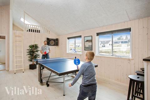 Lyxstuga 398 för 22 personer har ett stort aktivitetsrum med bl.a. biljard och dart