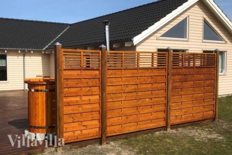 Förutom de många timmar som du kan tillbringa i stugans poolavdelning erbjuder lyxstuga 398 även många utomhusaktiviteter