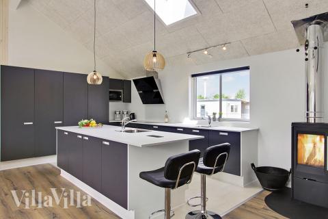 Köket i lyxstuga nr 707 är utrustat så att ni kan laga mat till 20 personer.