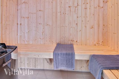 Njut av bastuvärmen i lyxstuga nr 707 för 20 personer