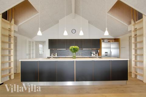 Köket i lyxstuga nr 400 är utrustat så att ni kan laga mat till 24 personer.