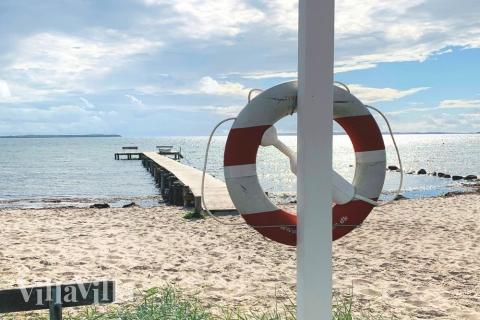 Stranden i närheten av lyxhus 400.