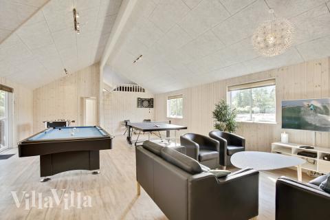 Tävla i sommarhusets aktivitetsrum när ni besöker lyxhus nr 406 i Nordsjälland.