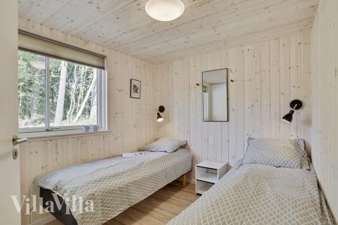 Ett av de 9 utmärkta sovrummen i lyxstuga nr 406 i Nordsjälland.