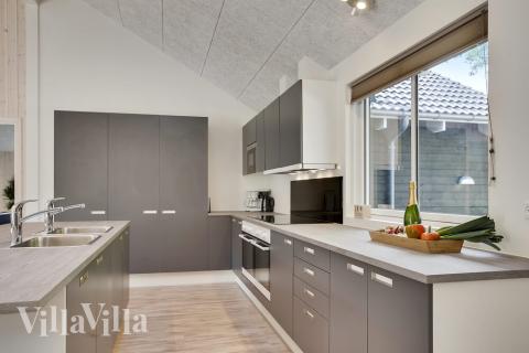 Köket i lyxstuga nr 406 är generöst inrett.