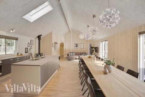 Vardagsrummet i lyxstuga nr. 406 har plats för 24 personer.