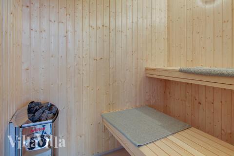 Njut av bastuvärmen i lyxstuga nr 407 för 22 personer