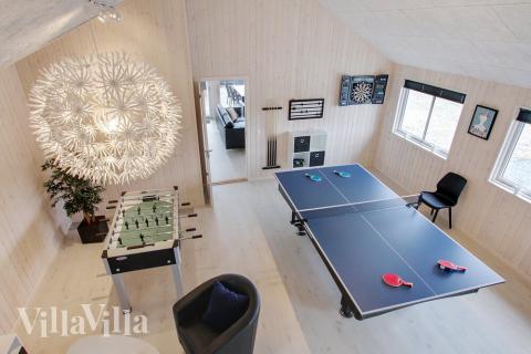 Aktivitetsrum i lyxstuga nr 407 med 7 sovrum och plats för 22 personer.