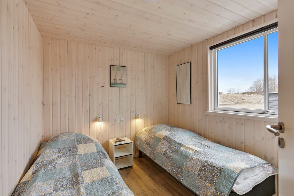 Ett av de 7 utmärkta sovrummen i lyxstuga nr 408 i Nordjylland.