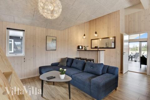 Lyxstuga 408 för 18 personer har ett stort aktivitetsrum med bl.a. biljard och dart