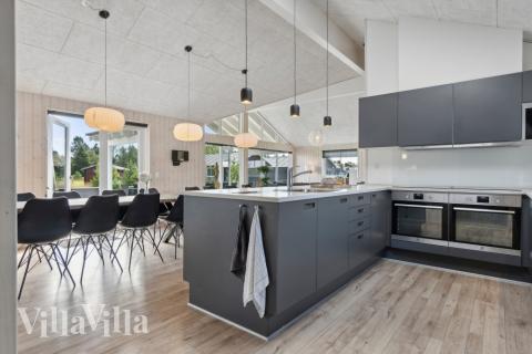 Köket i lyxstuga nr 408 är generöst inrett.