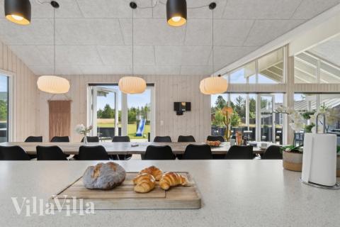 Köket i lyxstuga nr 408 är utrustat så att ni kan laga mat till 18 personer.