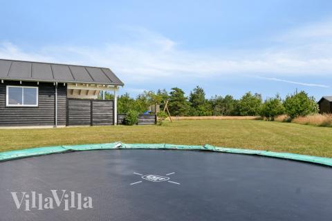 Förutom de många timmar som du kan tillbringa i stugans poolavdelning erbjuder lyxstuga 408 även många utomhusaktiviteter