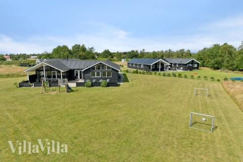 Den tjusiga sommarstugan nr 408 med gott om plats för upp till 18 personer