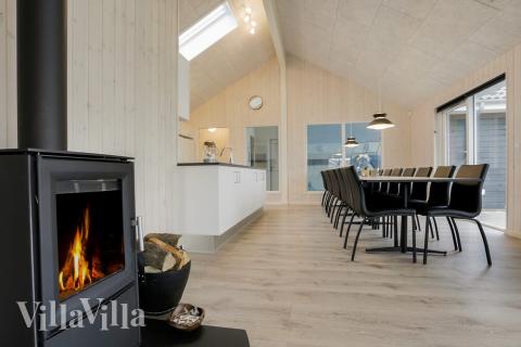 Ni kan sitta 18 personer tillsammans i vardagsrummet när ni besöker lyxhus nr 392 i Fyn och öar.