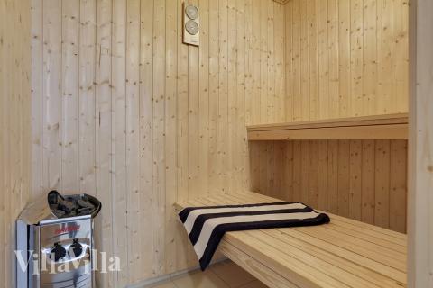 Njut av bastuvärmen i lyxstuga nr 392 för 18 personer